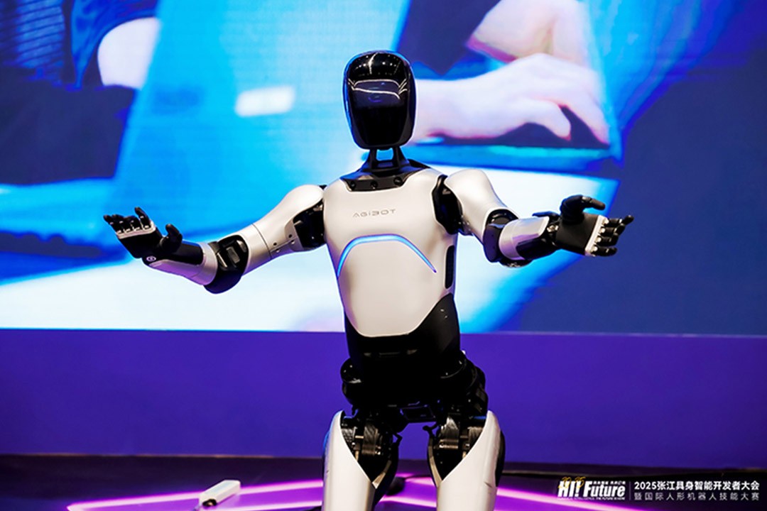 XKTY星空·中国远征A2成全球首个同时拥有中美欧认证的人形机器人