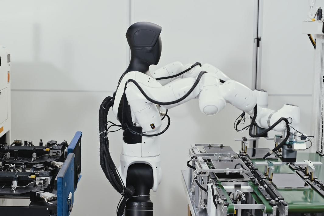 XKTY星空·中国机器人真机强化学习落地工业产线，开启具身智能规模化应用新阶段